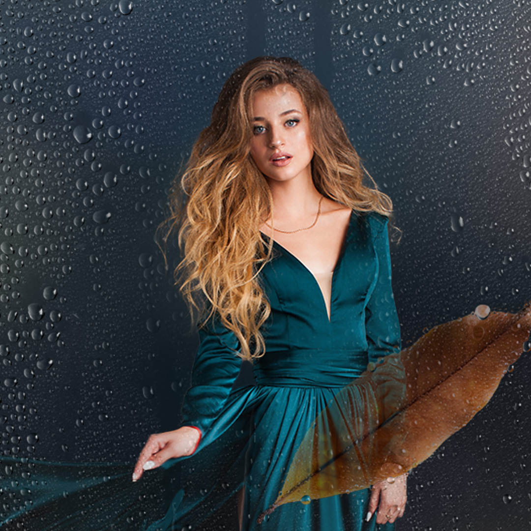 Girl with wet Leaves⛈️